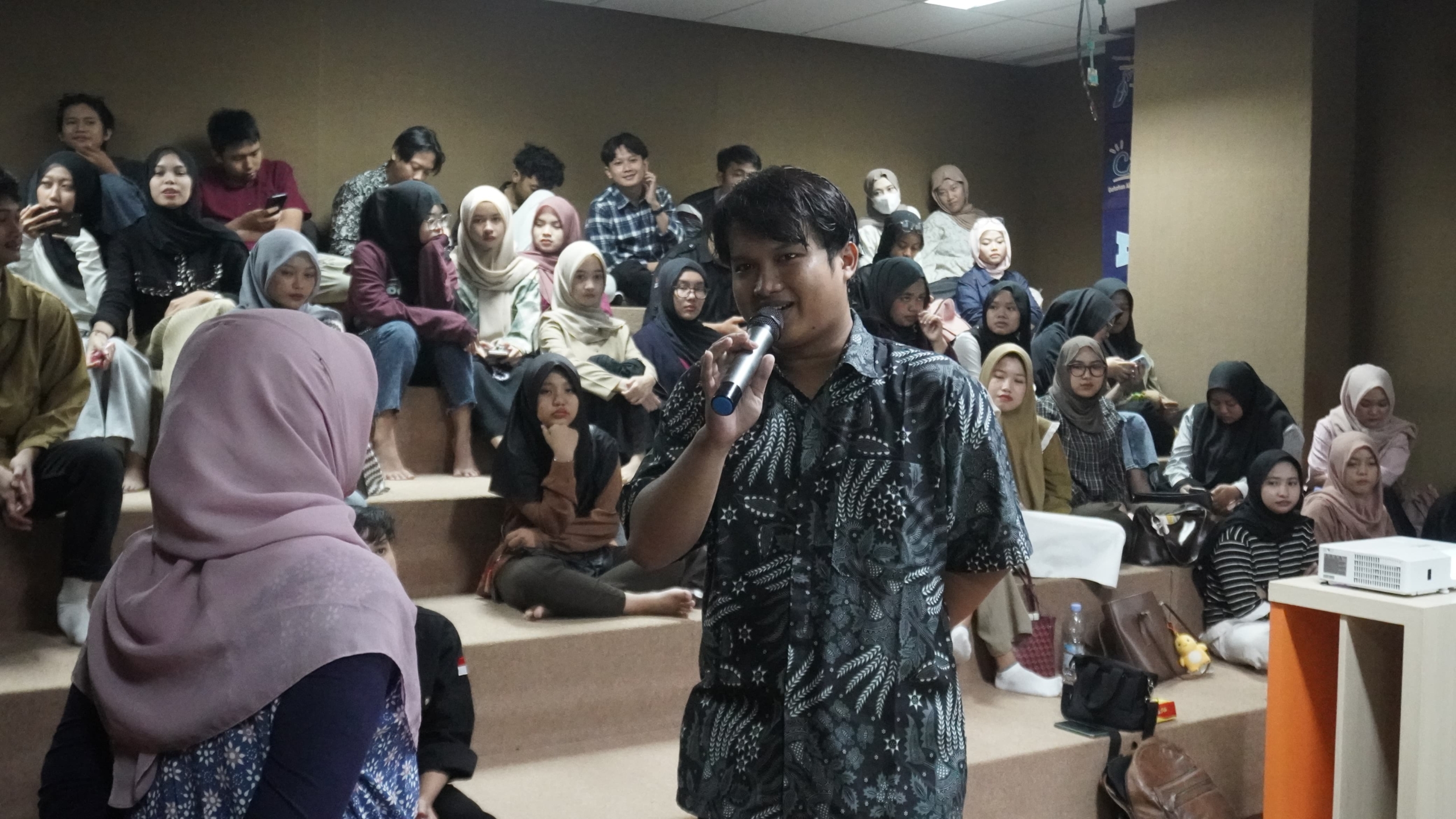 HIMAKOM UAD ANGKAT ISU KESEHATAN MENTAL LEWAT SCREENING DAN BEDAH FILM